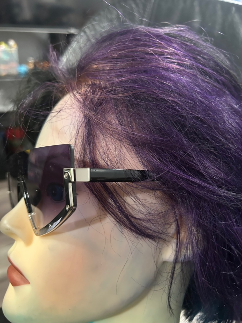 Futuristic Shield Visor Sunglasses in Purple Gradient - Picture 4 of 8